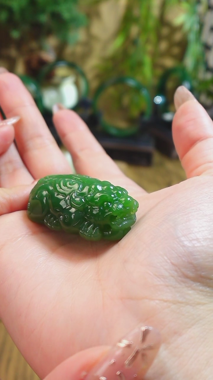 【闪购商品】和田玉吊坠(不含链)未镶嵌俄料碧玉冰底阳绿貔貅