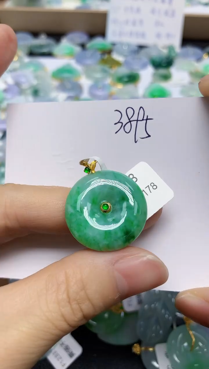 翡翠18K金镶嵌颈饰天然缅甸翡翠A货