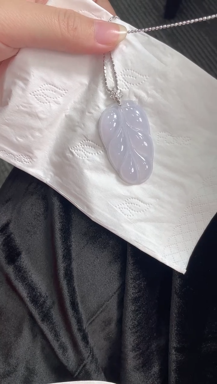 颈饰18K金镶嵌翡翠沩**乖叶子CHH