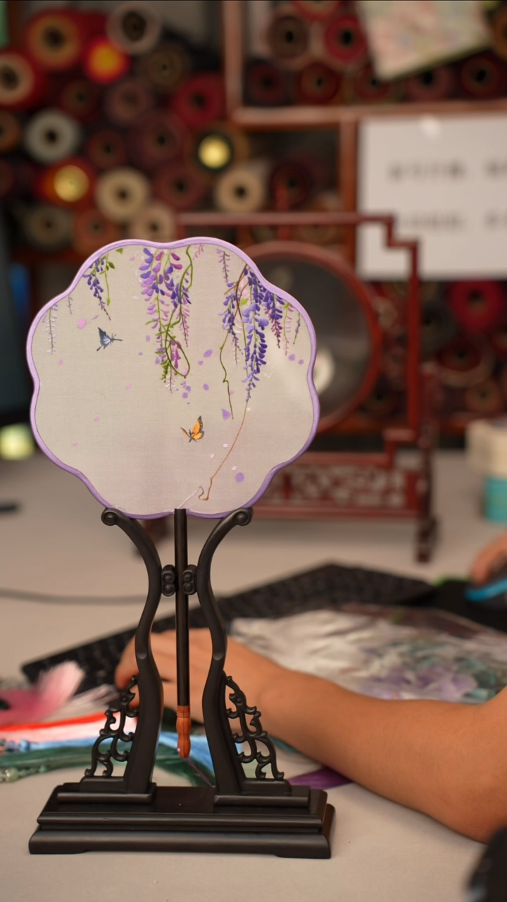 扇子苏绣作品手工团扇
