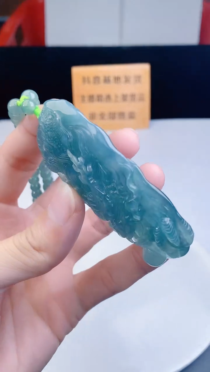 颈饰未镶嵌翡翠   