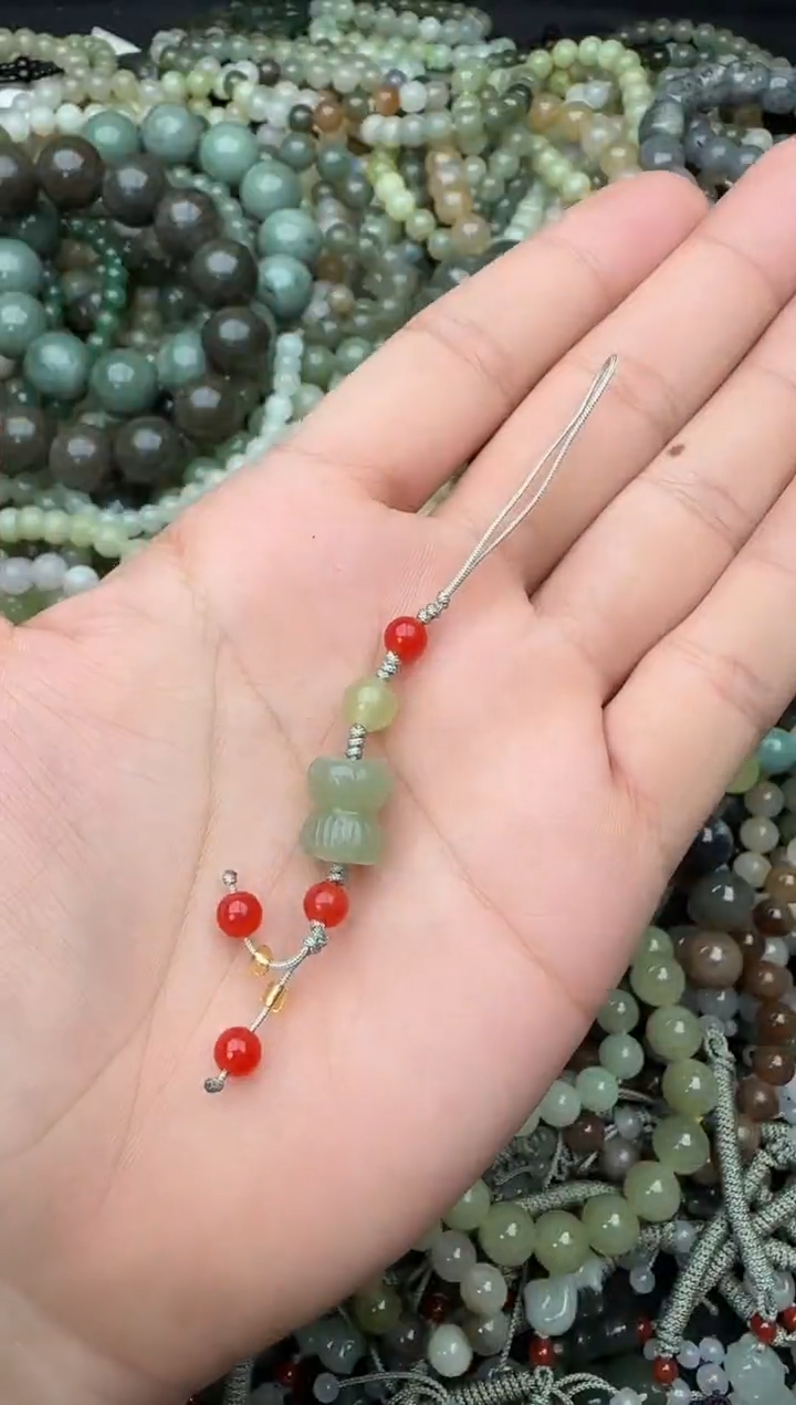 颈饰未镶嵌和田玉拍一发一