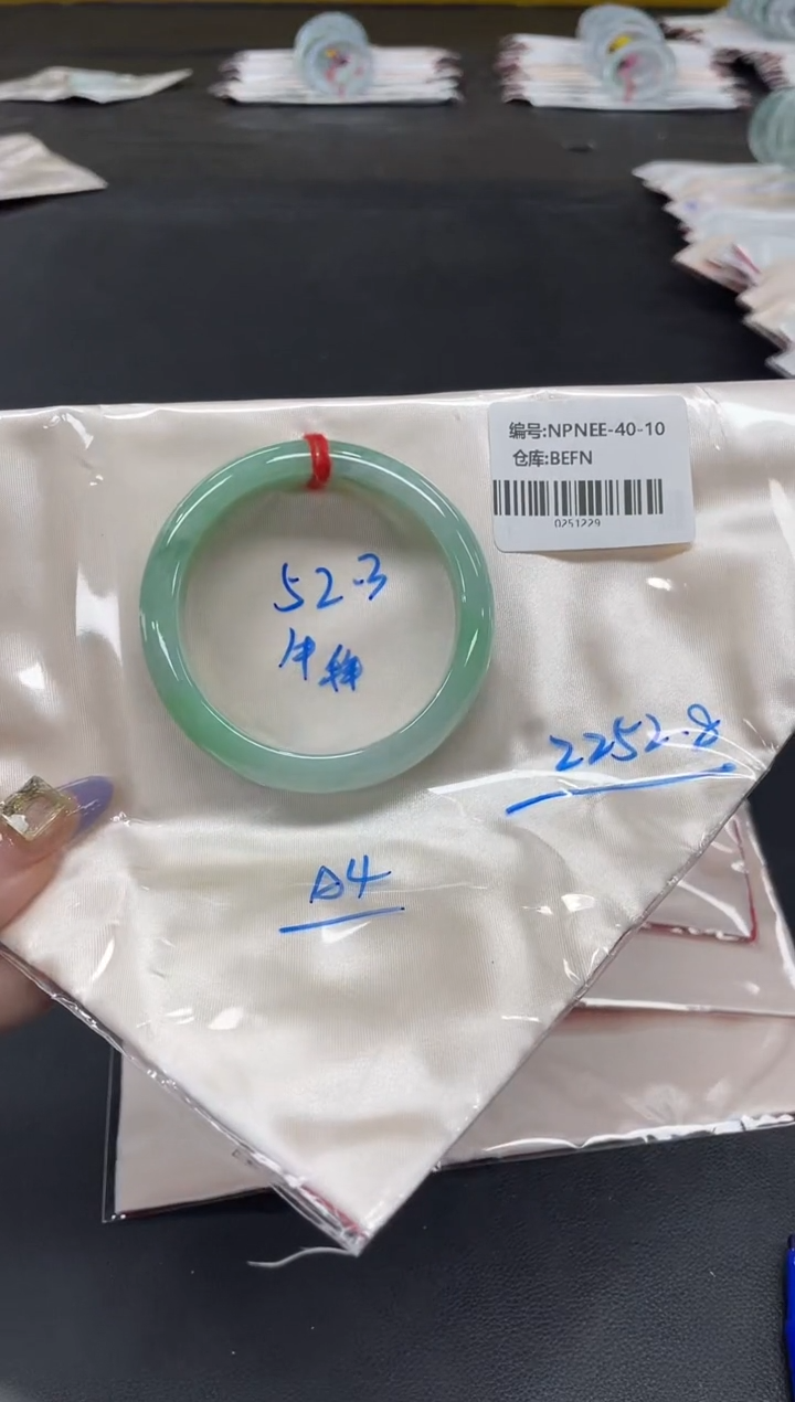 未镶嵌手镯翡翠翡翠手镯