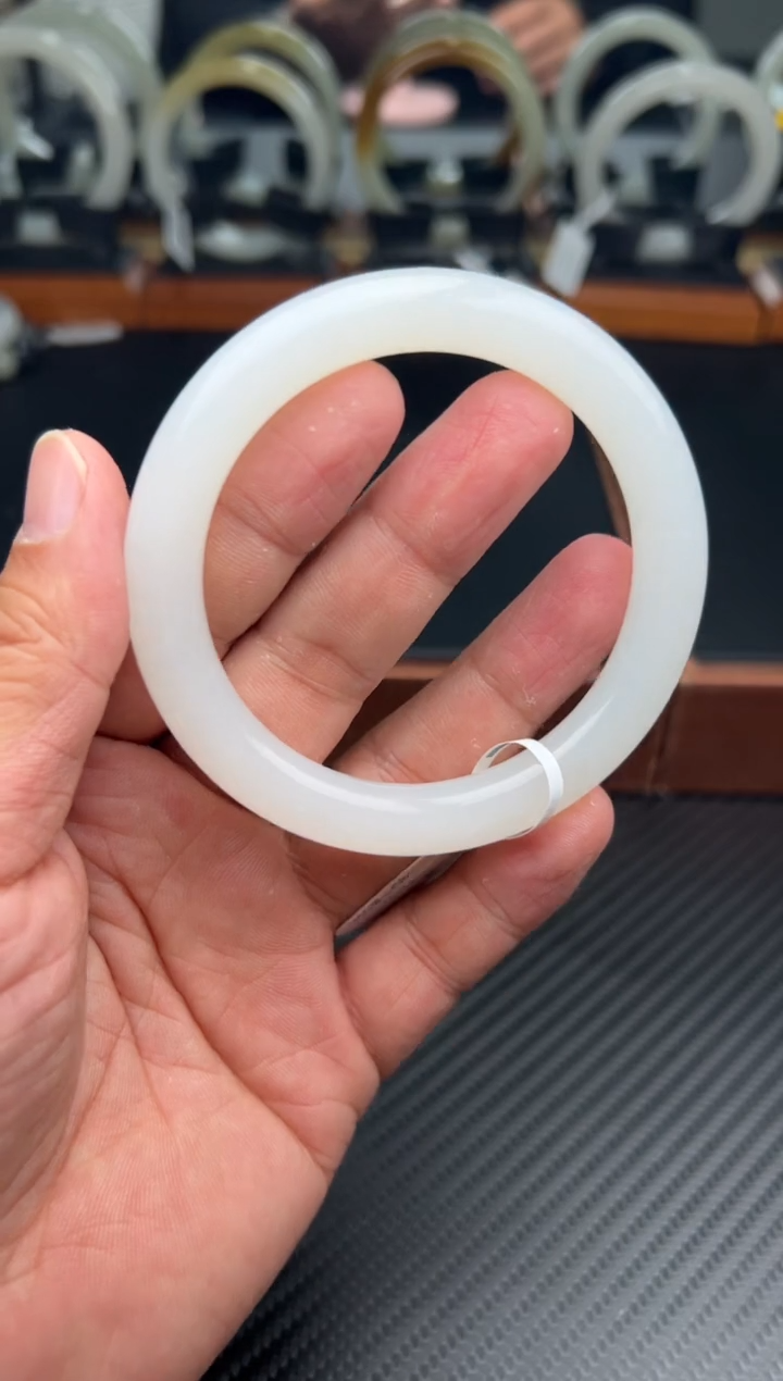 未镶嵌手镯和田玉黑山微色差58