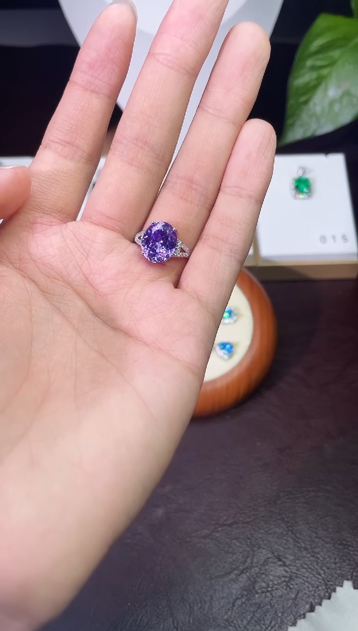 合金合成钻石紫蓝宝戒指