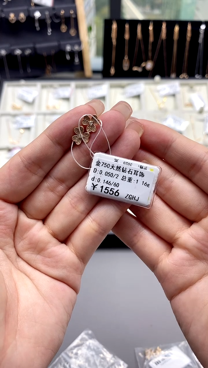 【闪购商品】钻石耳饰18K金镶嵌标签损坏不退不换