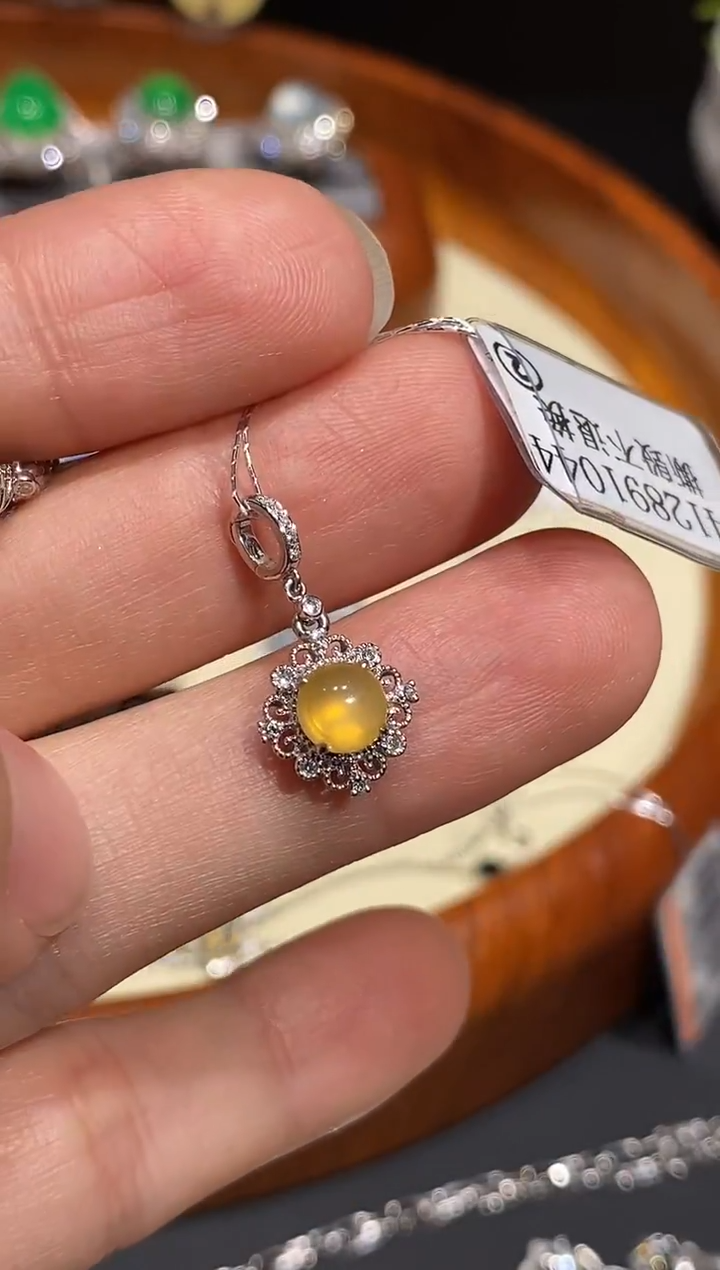 【闪购商品】翡翠颈饰18K金镶嵌吊坠