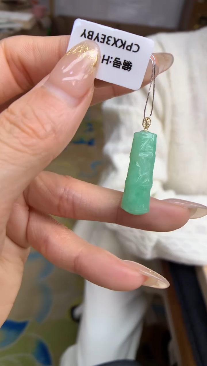 【闪购商品】翡翠颈饰18K金镶嵌竹节