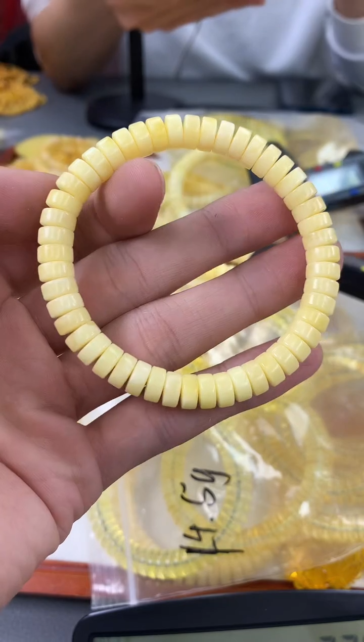 【闪购商品】琥珀裸石未镶嵌手串