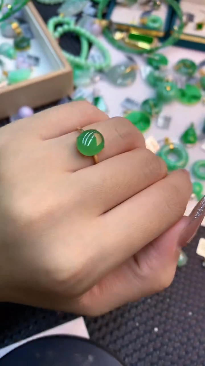 颈饰18K金镶嵌翡翠1