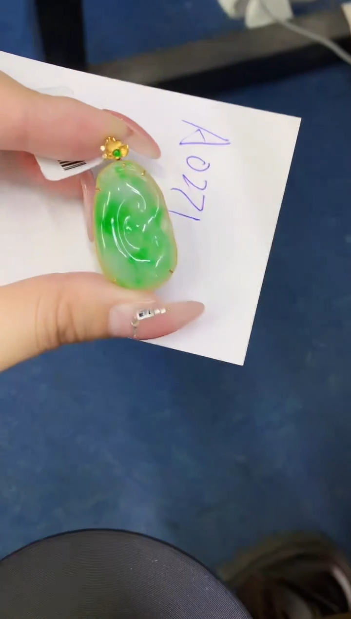 【闪购商品】翡翠颈饰18K金镶嵌0000000000000