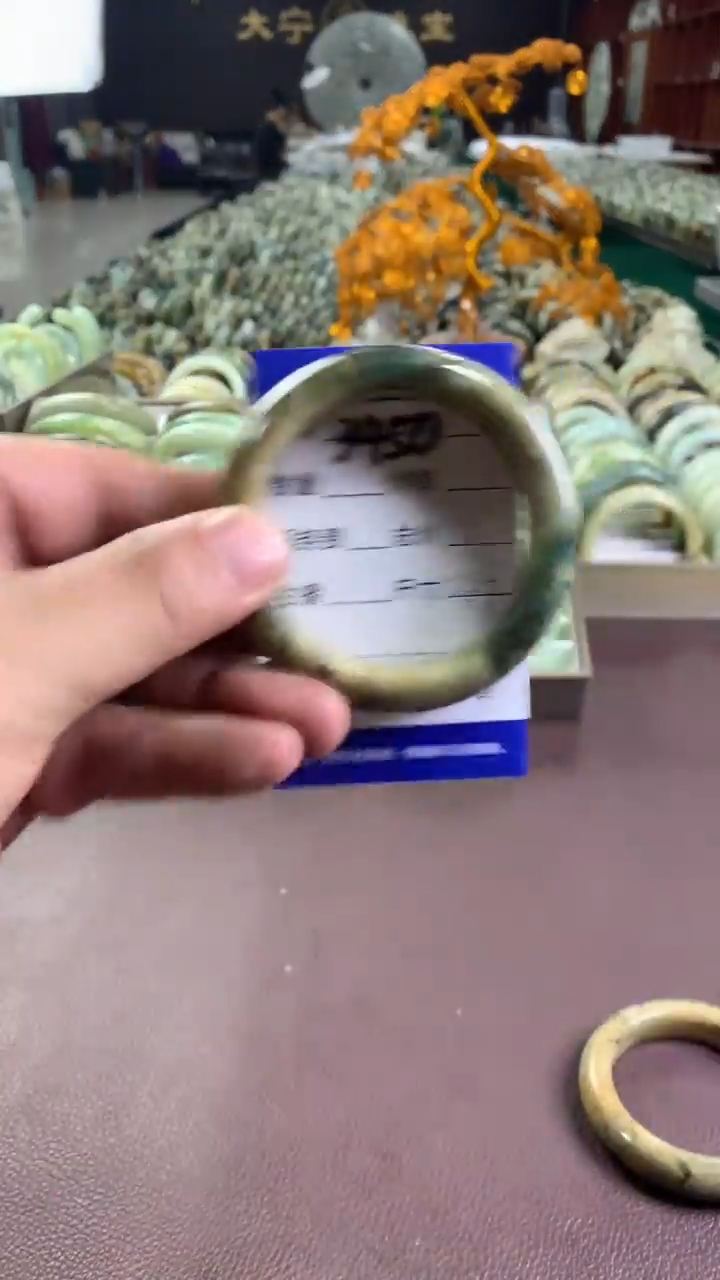 未镶嵌蛇纹石玉手镯3450