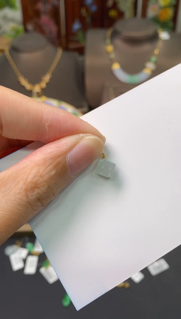 【闪购商品】翡翠颈饰18K金镶嵌净货14000