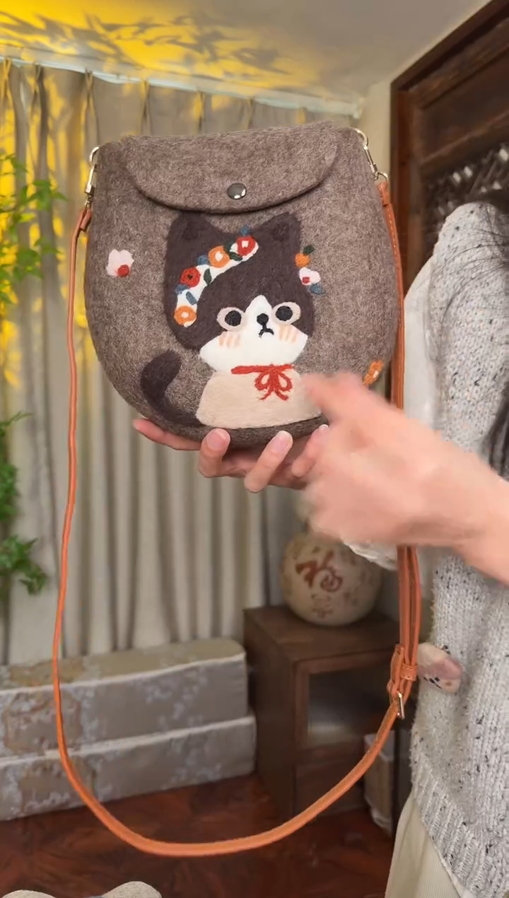 羊毛非遗羊毛毡包 蛋蛋包花环猫咪