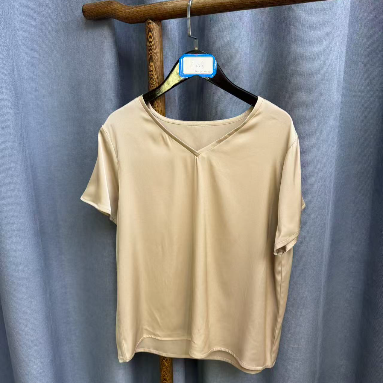 2026春季新款简约百搭桑蚕丝双乔V领短袖女A223