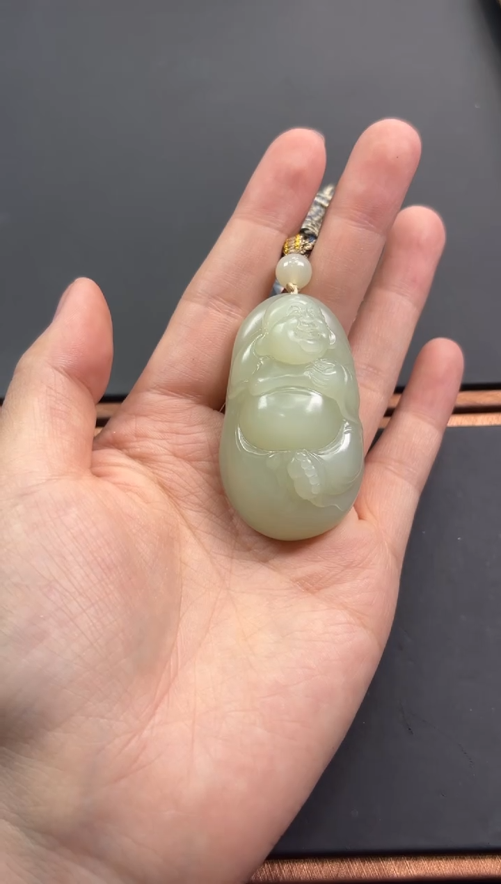 【闪购商品】和田玉吊坠(赠链)未镶嵌且末微色差迪克兰吊坠