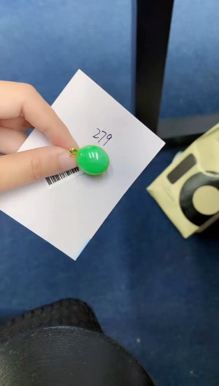 【闪购商品】翡翠颈饰18K金镶嵌000000000