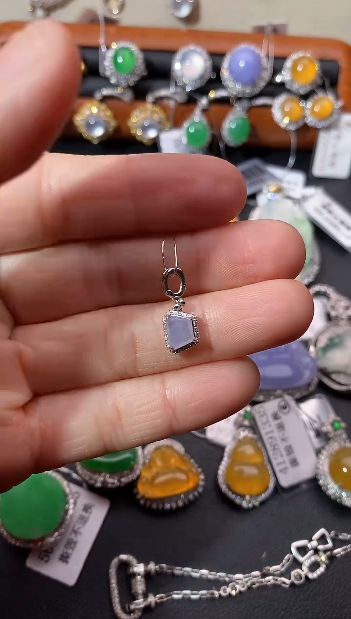 【闪购商品】翡翠吊坠(不含链)18K金镶嵌吊坠