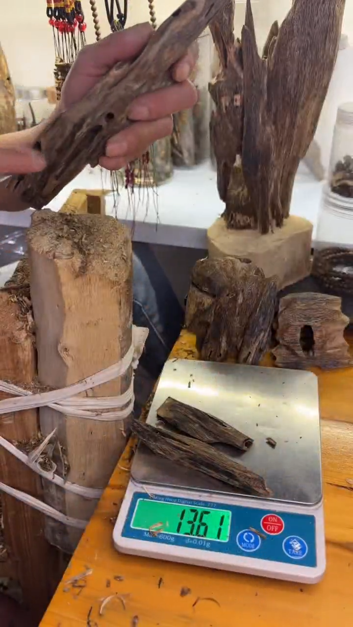 沉香沉香碎屑蓝宝石品种13.5克