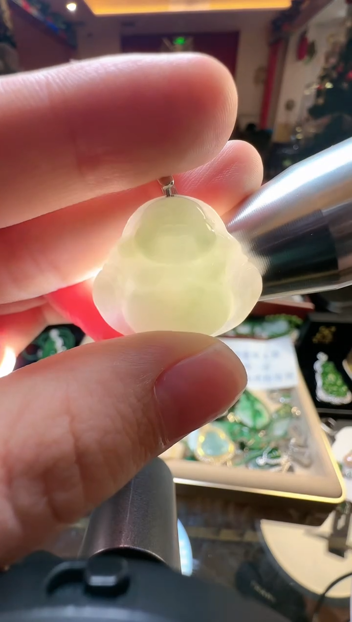 【闪购商品】翡翠吊坠(不含链)未镶嵌翡翠