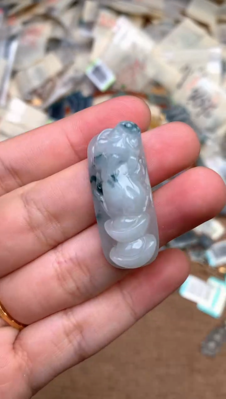 未镶嵌挂件翡翠  —  