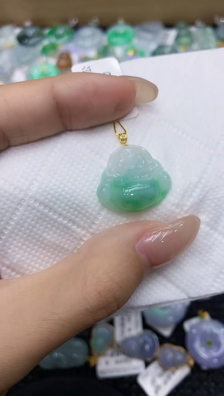 翡翠18K金镶嵌颈饰111111111111