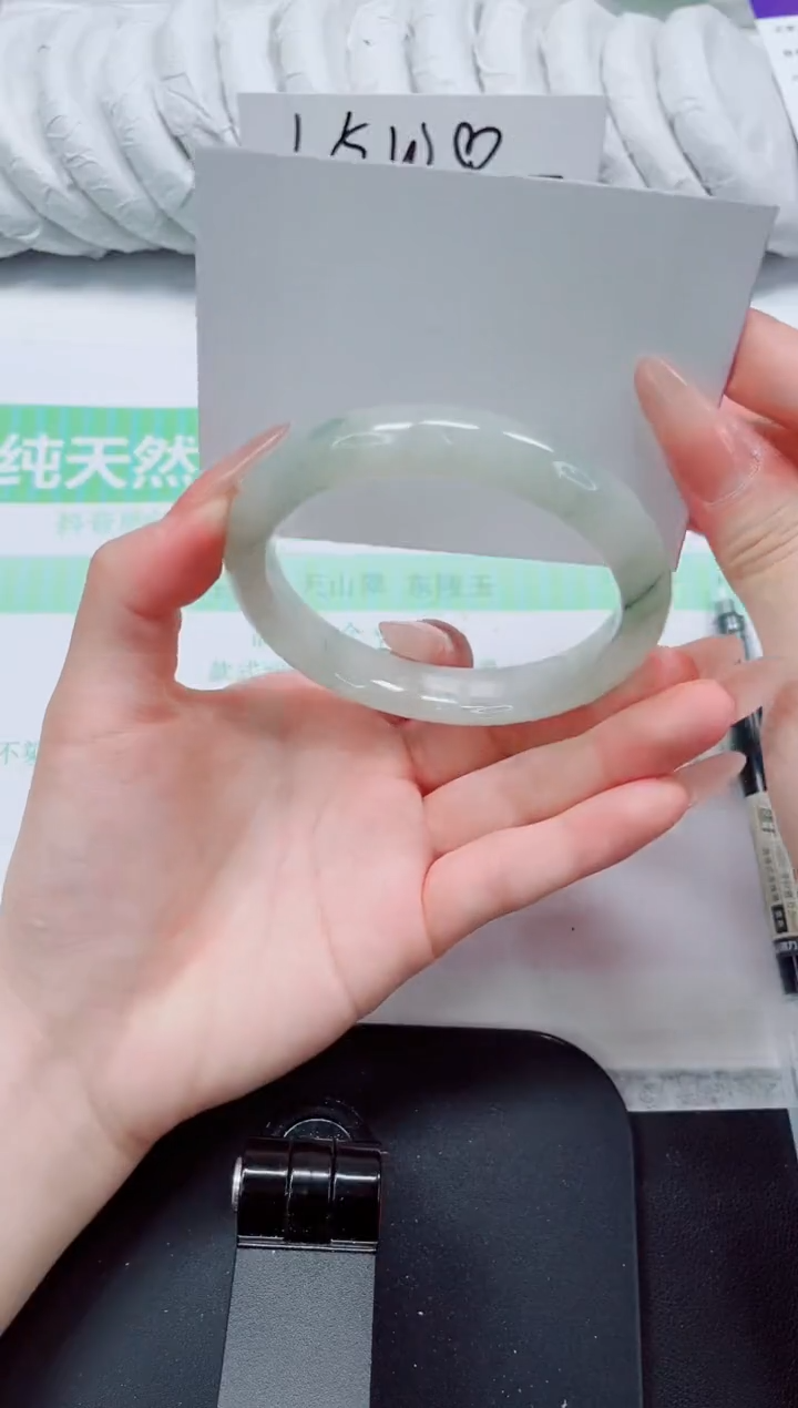 石英质玉手镯未镶嵌131/62.7