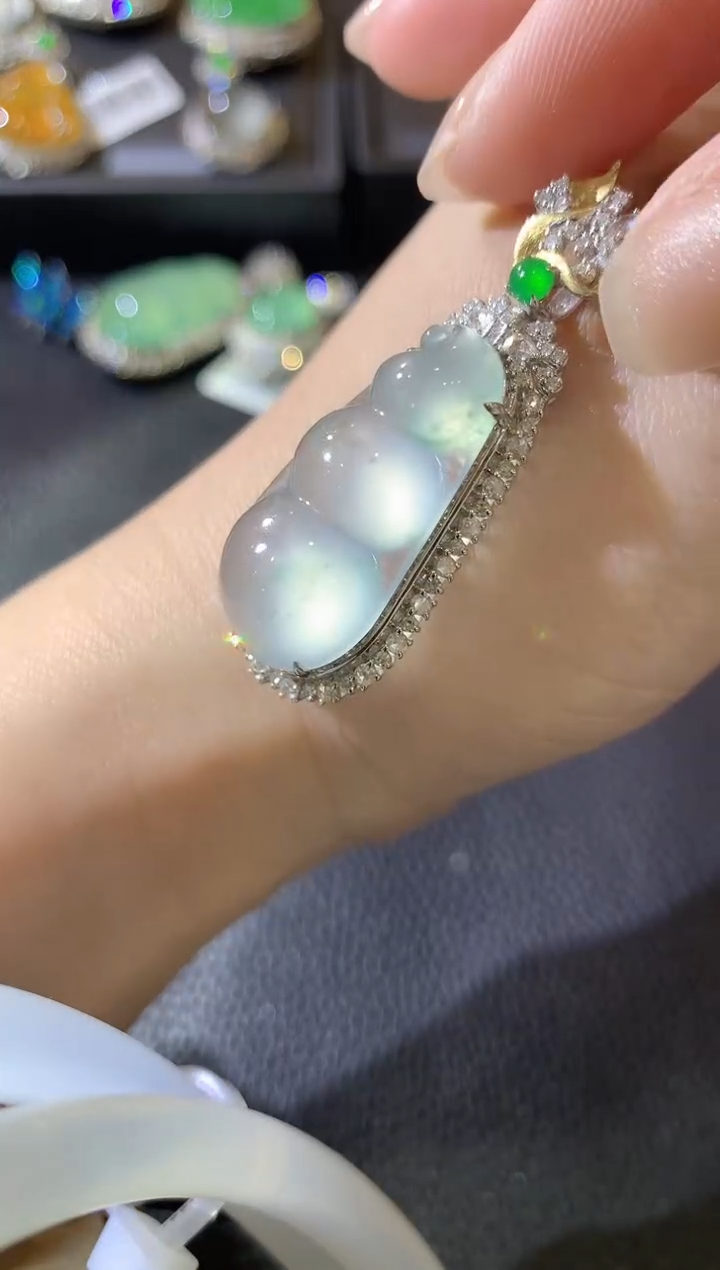 【闪购商品】翡翠吊坠(不含链)18K金镶嵌A29