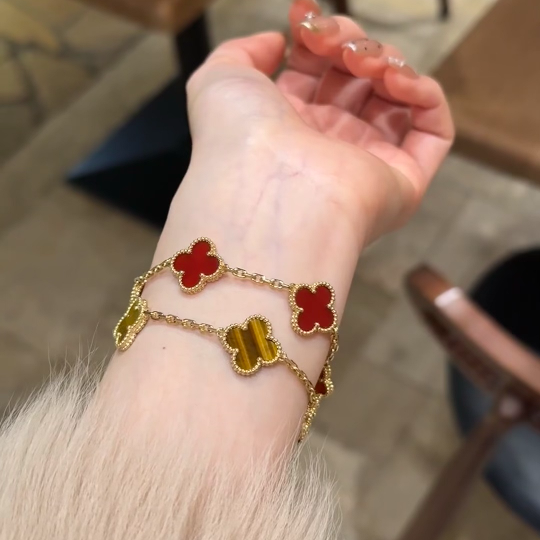 钛钢手链 钛钢高版本红色镭射手链不掉色镀K金轻奢手链礼物