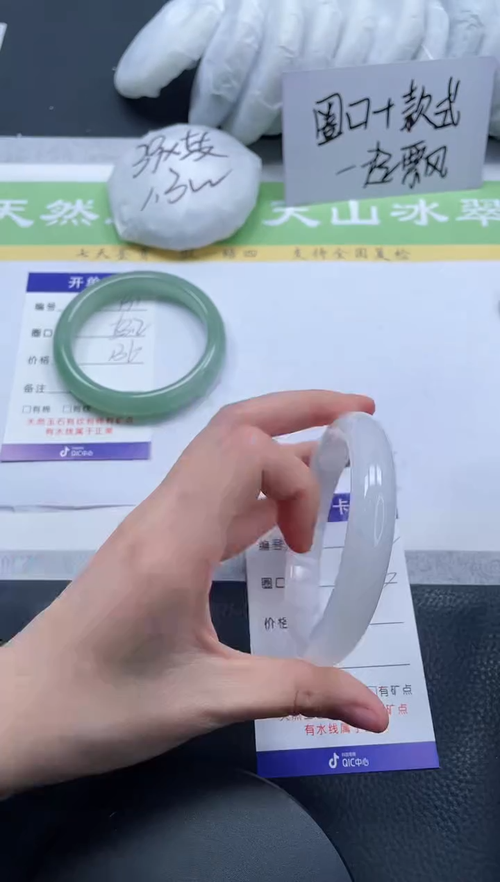 【闪购商品】石英质玉手镯未镶嵌A192-62+