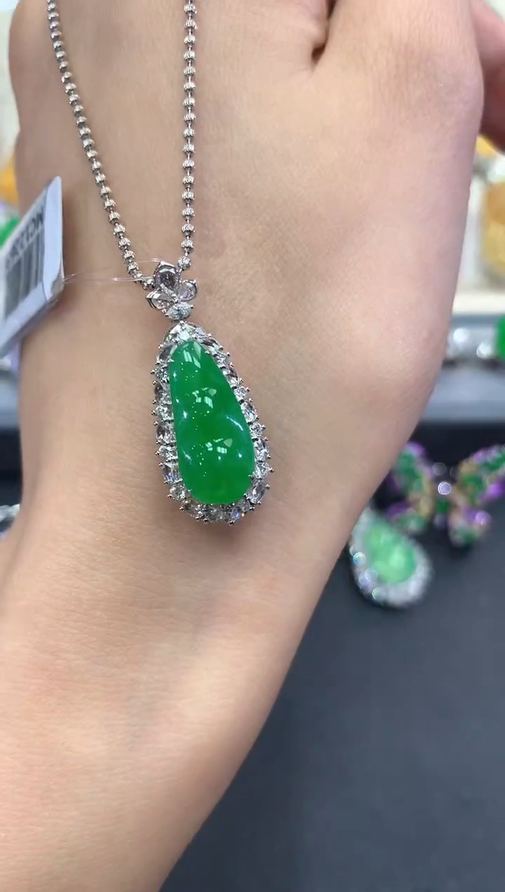 【闪购商品】翡翠吊坠(不含链)18K金镶嵌w65