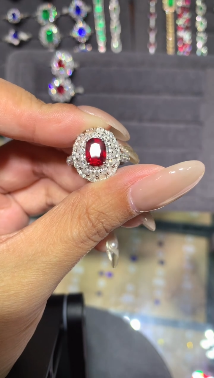 18K金镶嵌戒指红宝石2.01ct