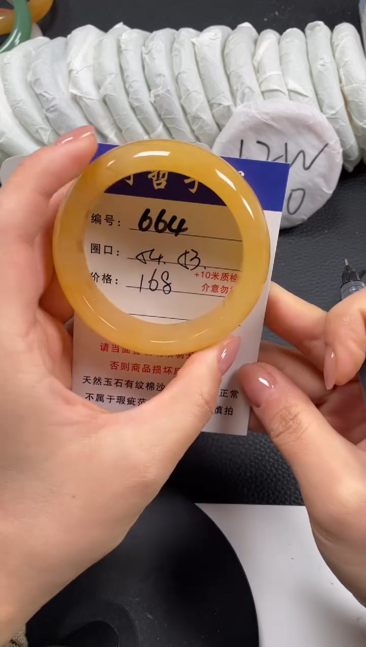 【闪购商品】石英质玉手镯未镶嵌54