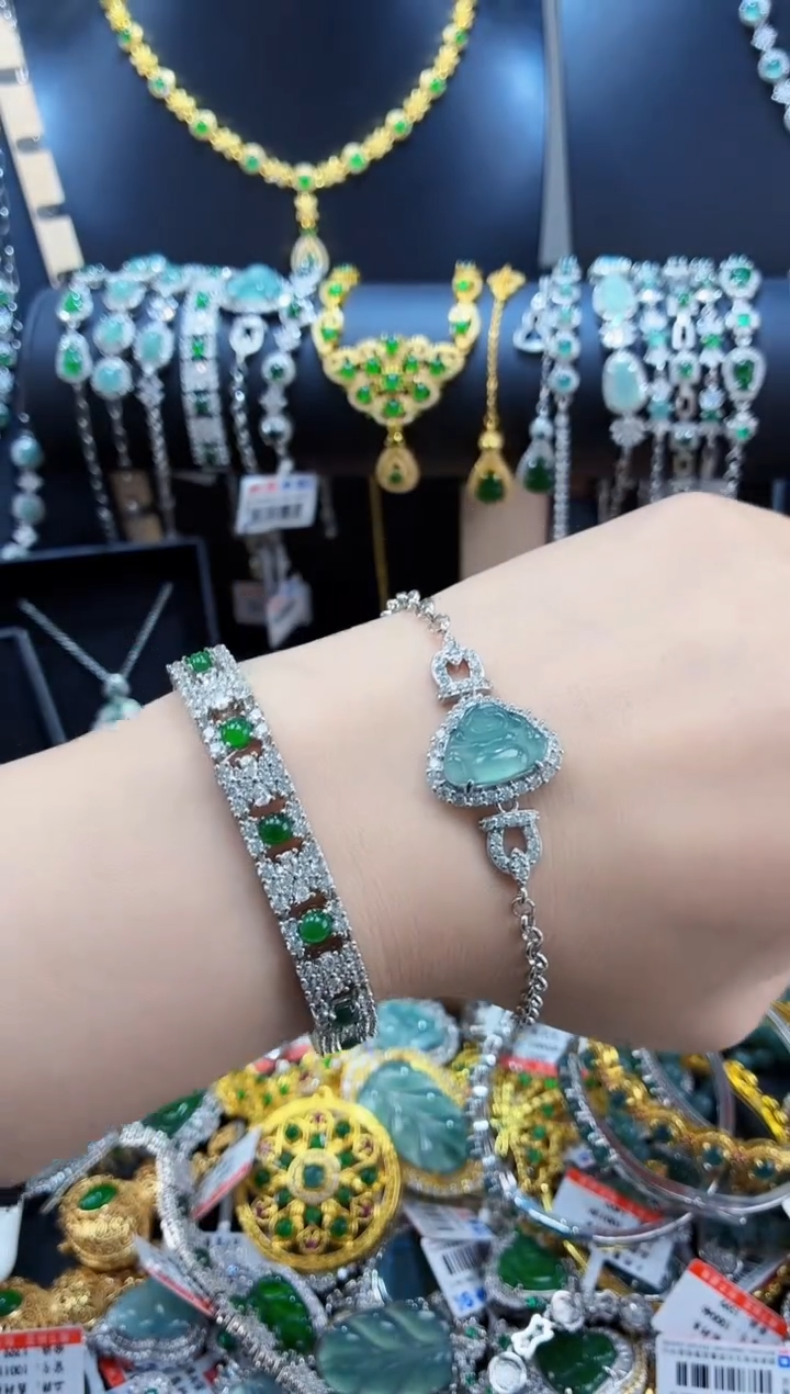 翡翠未镶嵌颈饰天然翡翠a货 多样性发其一