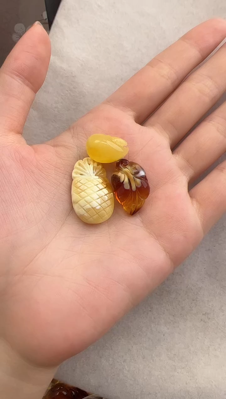 【闪购商品】琥珀裸石未镶嵌10207122-配饰三个