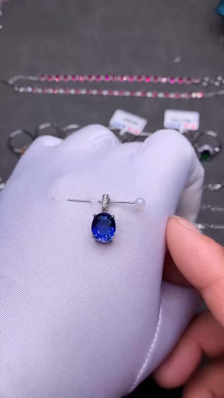 【闪购商品】蓝宝石吊坠(赠链)银S925镶嵌矢车菊