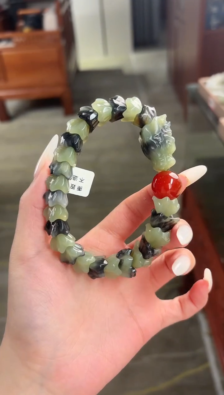未镶嵌手串和田玉董小姐推荐 多样性发货 拍一发一qh