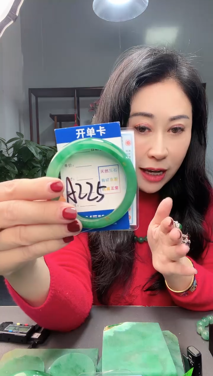 【闪购商品】石英质玉手镯未镶嵌1