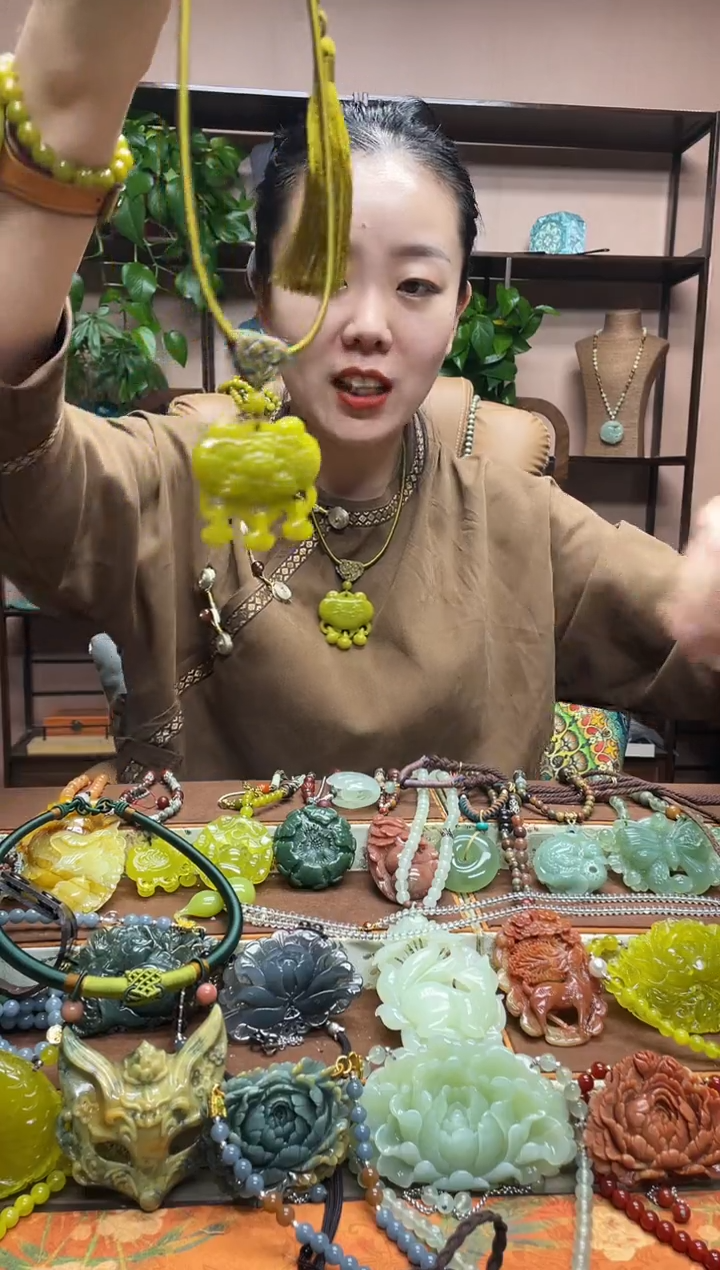 未镶嵌岫玉吊坠多样性发货发其中之一