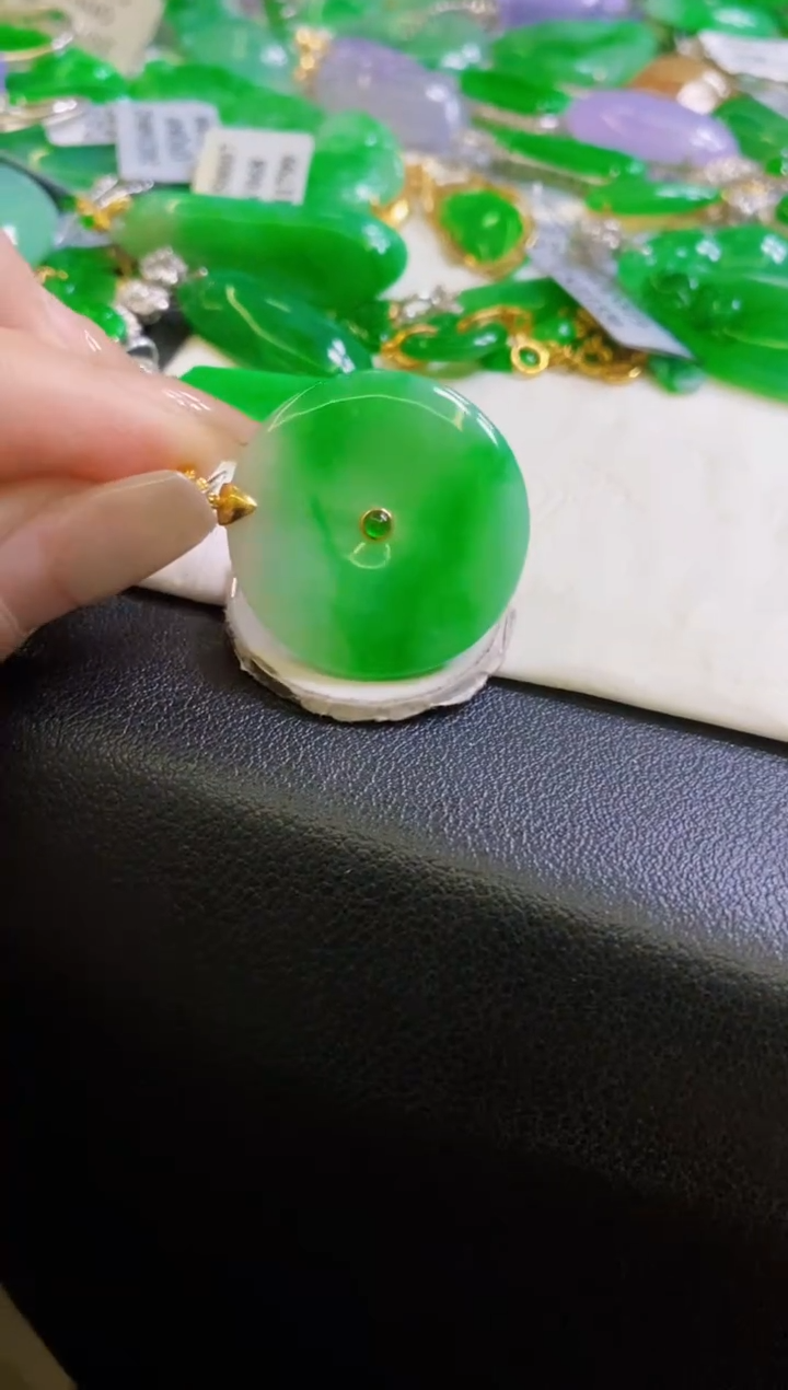 【闪购商品】定制翡翠18K金镶嵌吊坠