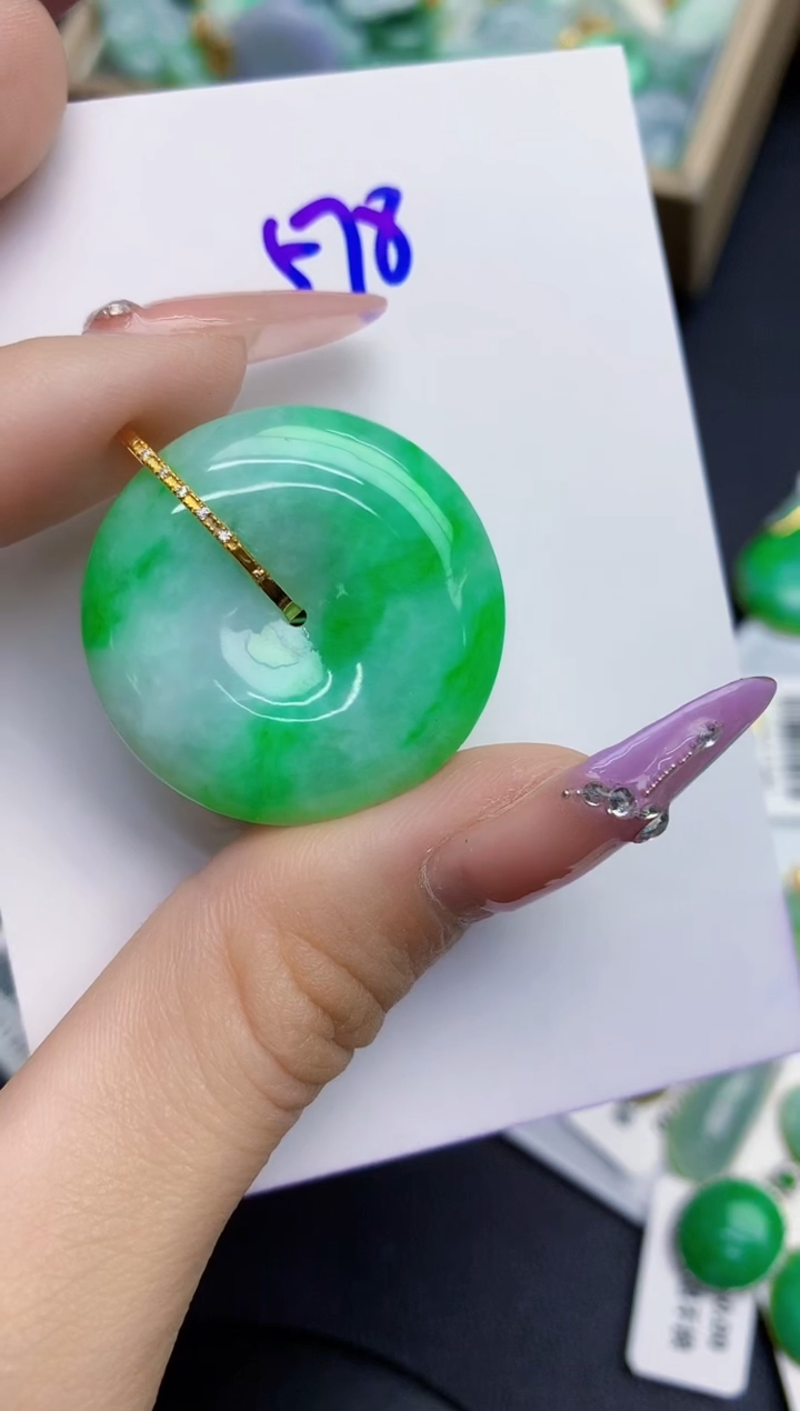 翡翠18K金镶嵌颈饰缅甸天然翡翠A货