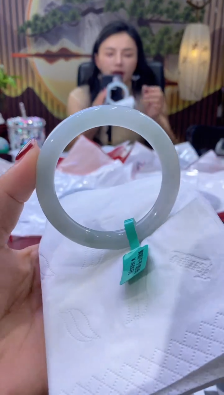 翡翠手镯未镶嵌多人04309