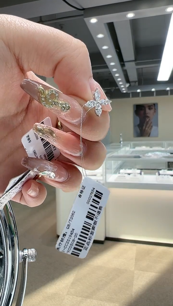 【闪购商品】合成钻石耳饰18K金镶嵌四叶草耳饰