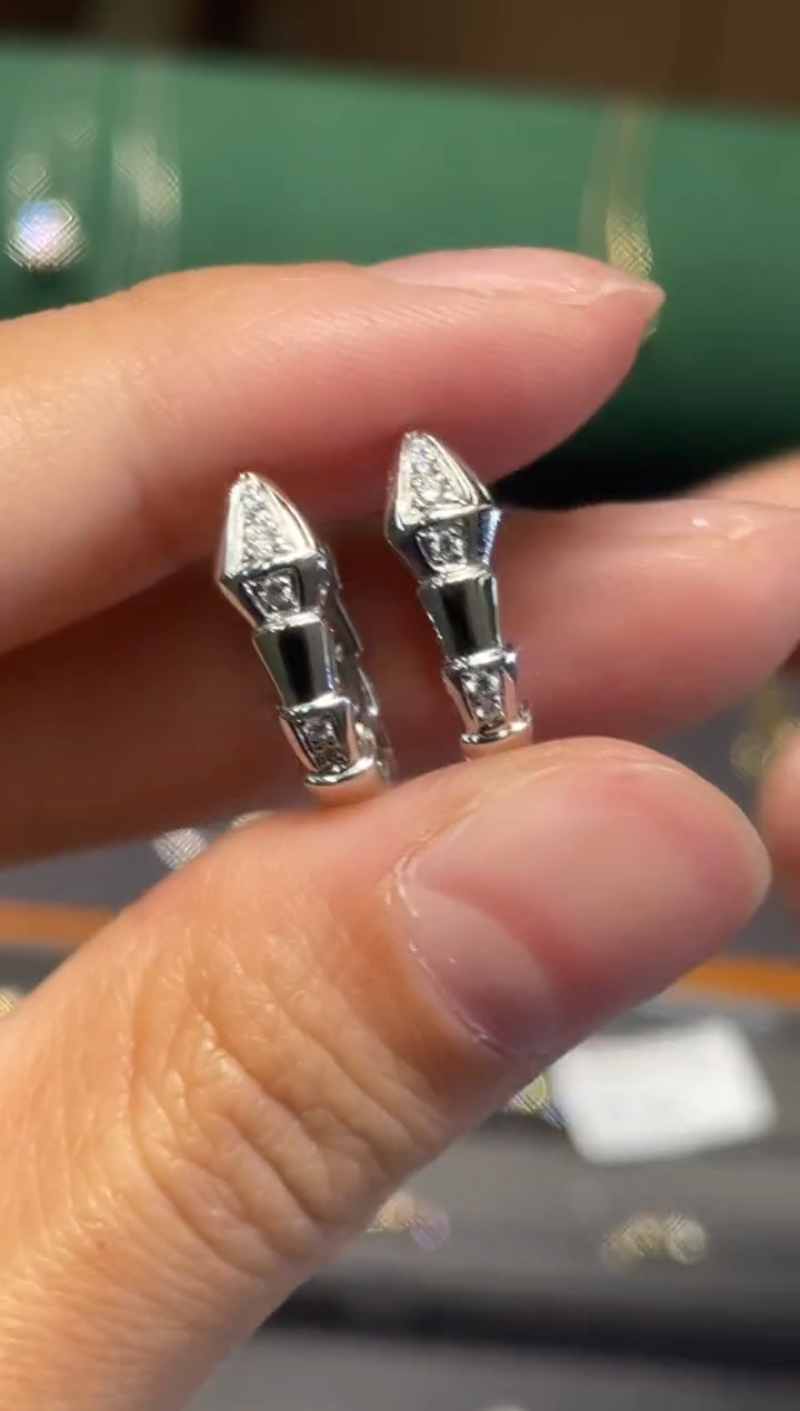 【闪购商品】钻石耳饰18K金镶嵌H灵蛇钻石耳包