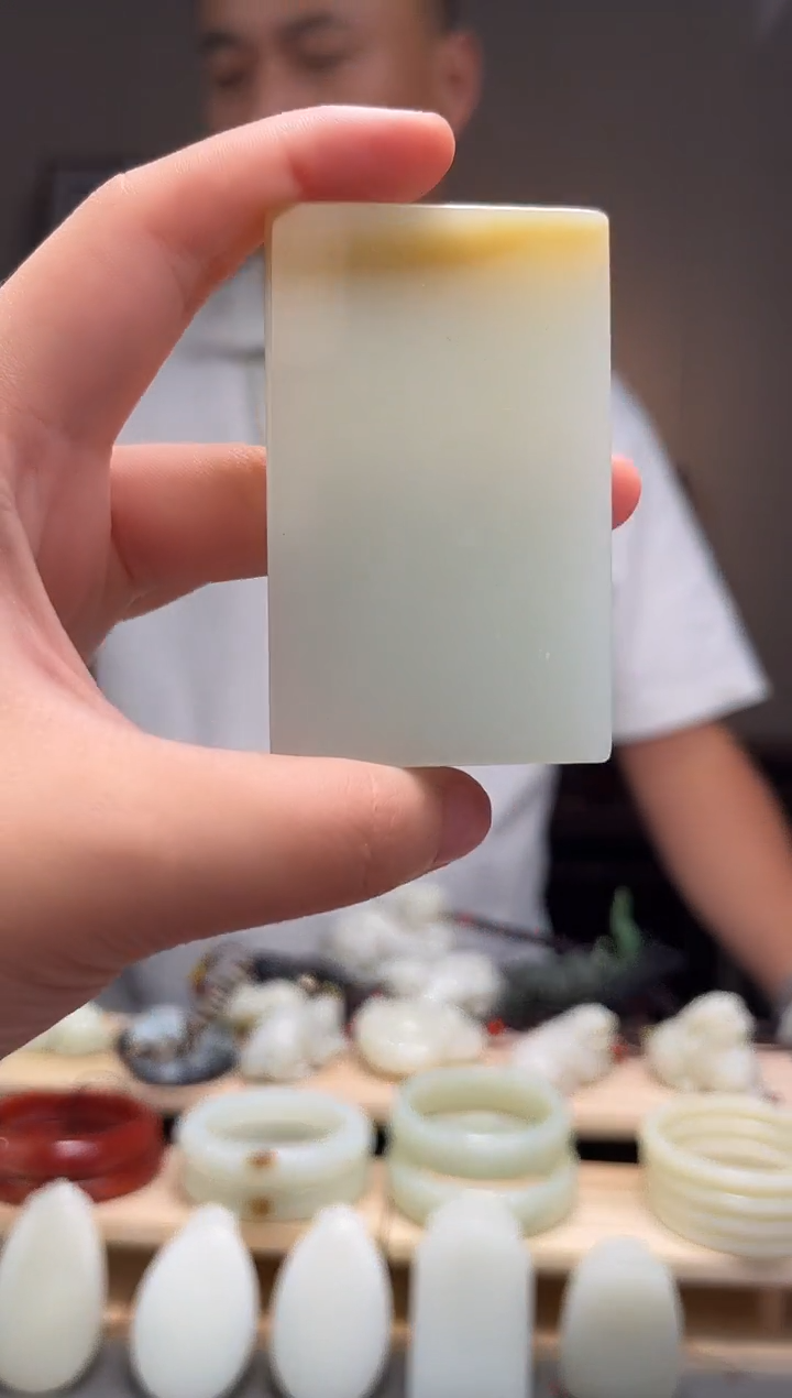 颈饰未镶嵌和田玉吊坠