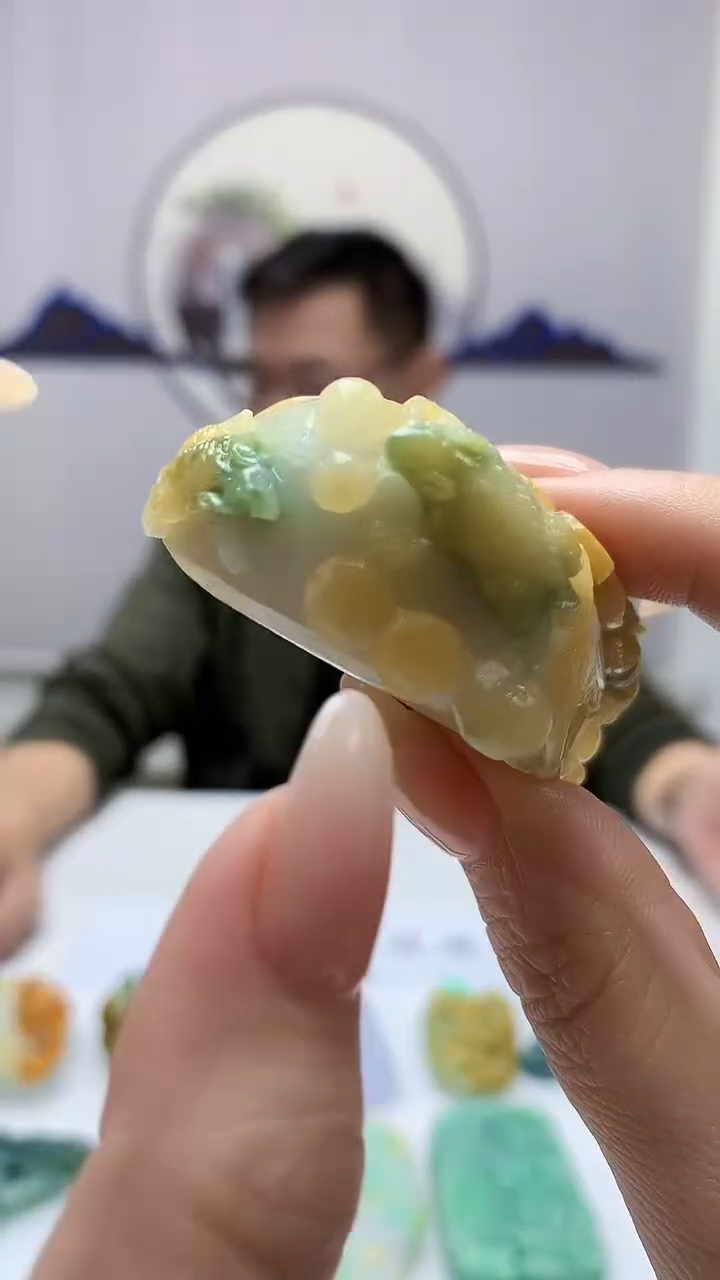 【闪购商品】定制翡翠未镶嵌5152DD-毛货挂件