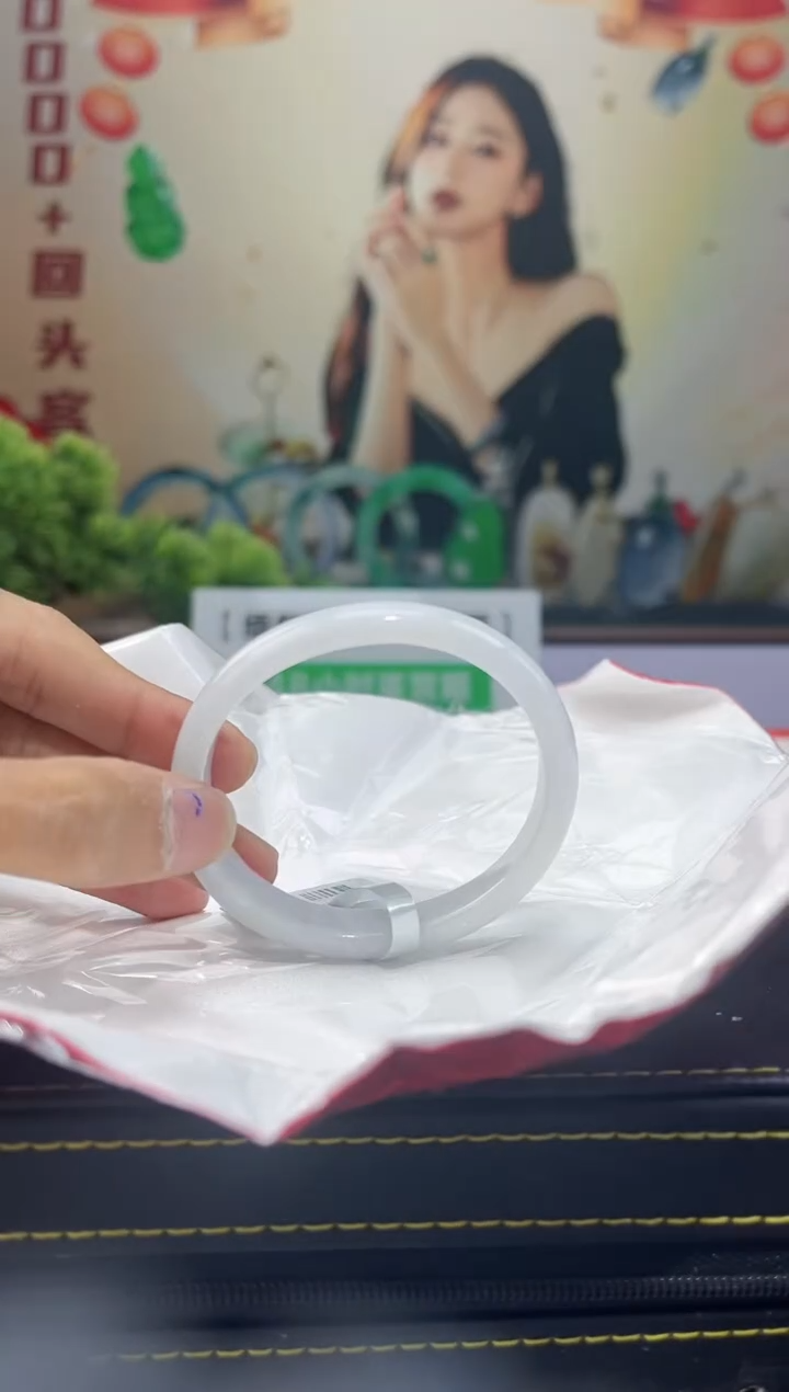 【闪购商品】翡翠手镯（贵妃镯）未镶嵌手镯4