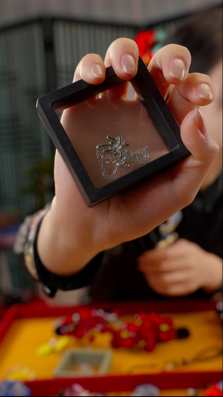 刺绣清****1非遗苏绒花手工饰品