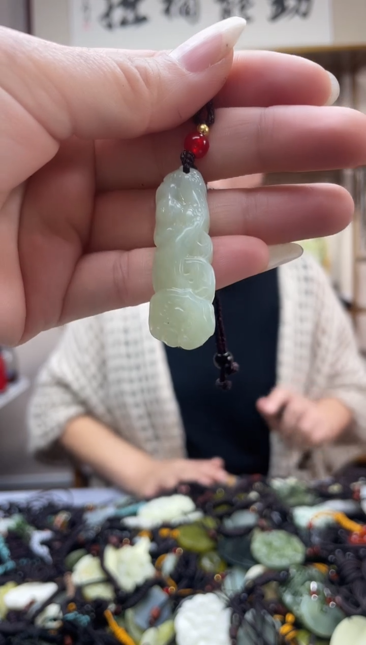 未镶嵌岫玉吊坠·
