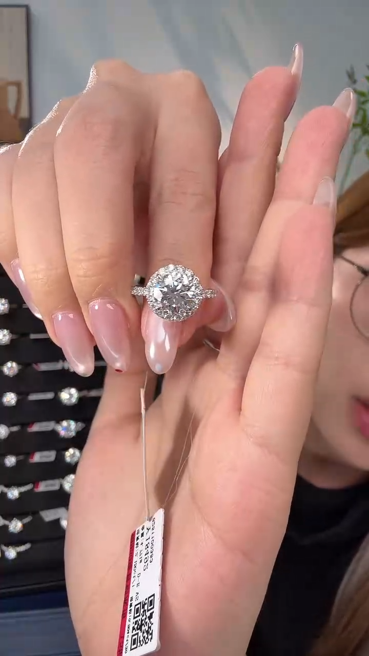 铂Pt950镶嵌实验室培育钻石pt950圆钻戒指2ct